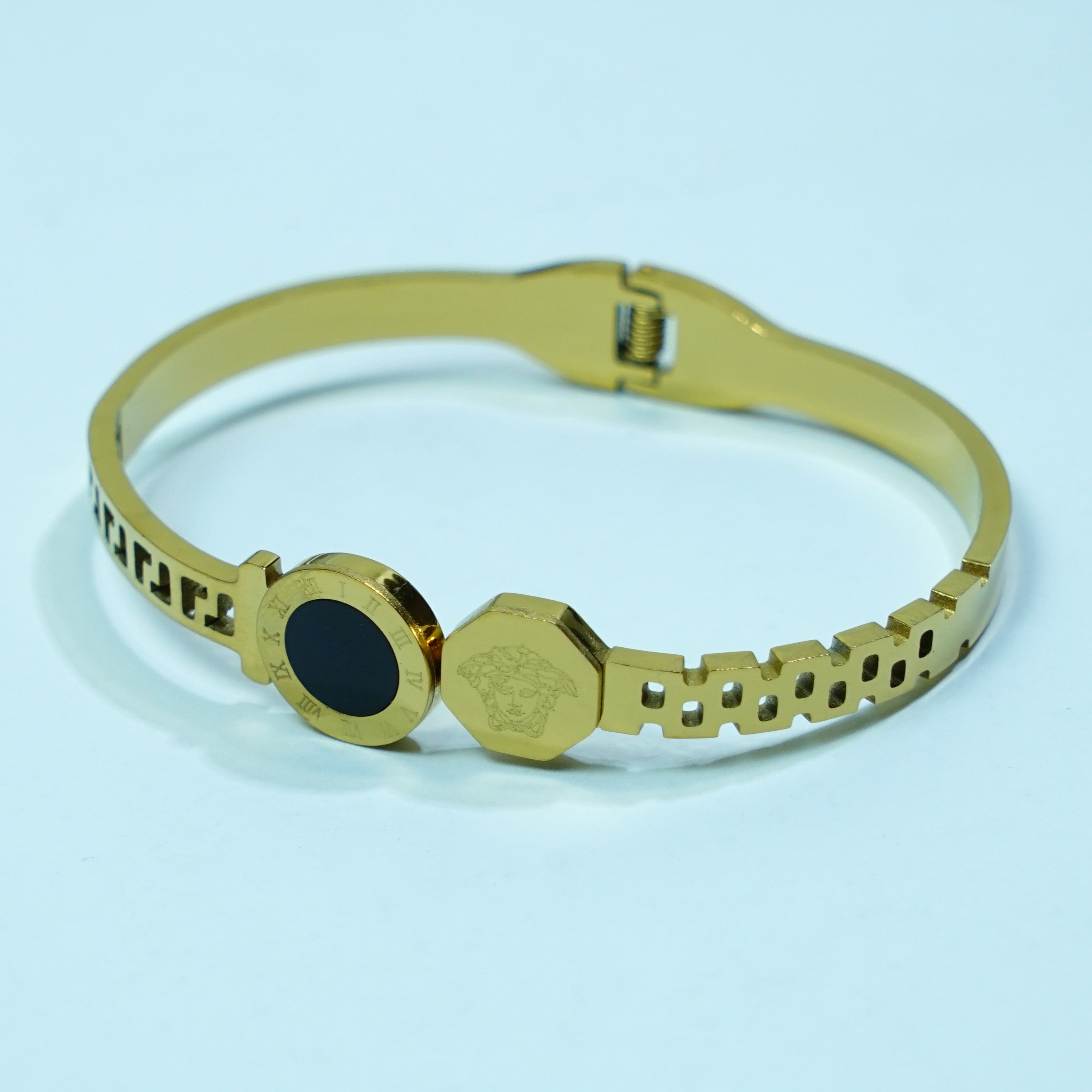 The Roman Medusa Sovereign Bangle - Sohu Lifestyle