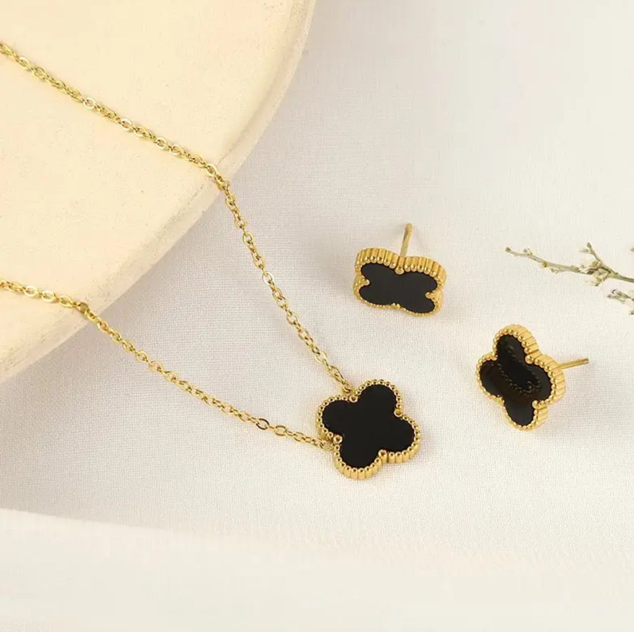 Four Leaf Clover Pendant With Ear Studs (Black) 2Pcs Set - Sohu Lifestyle