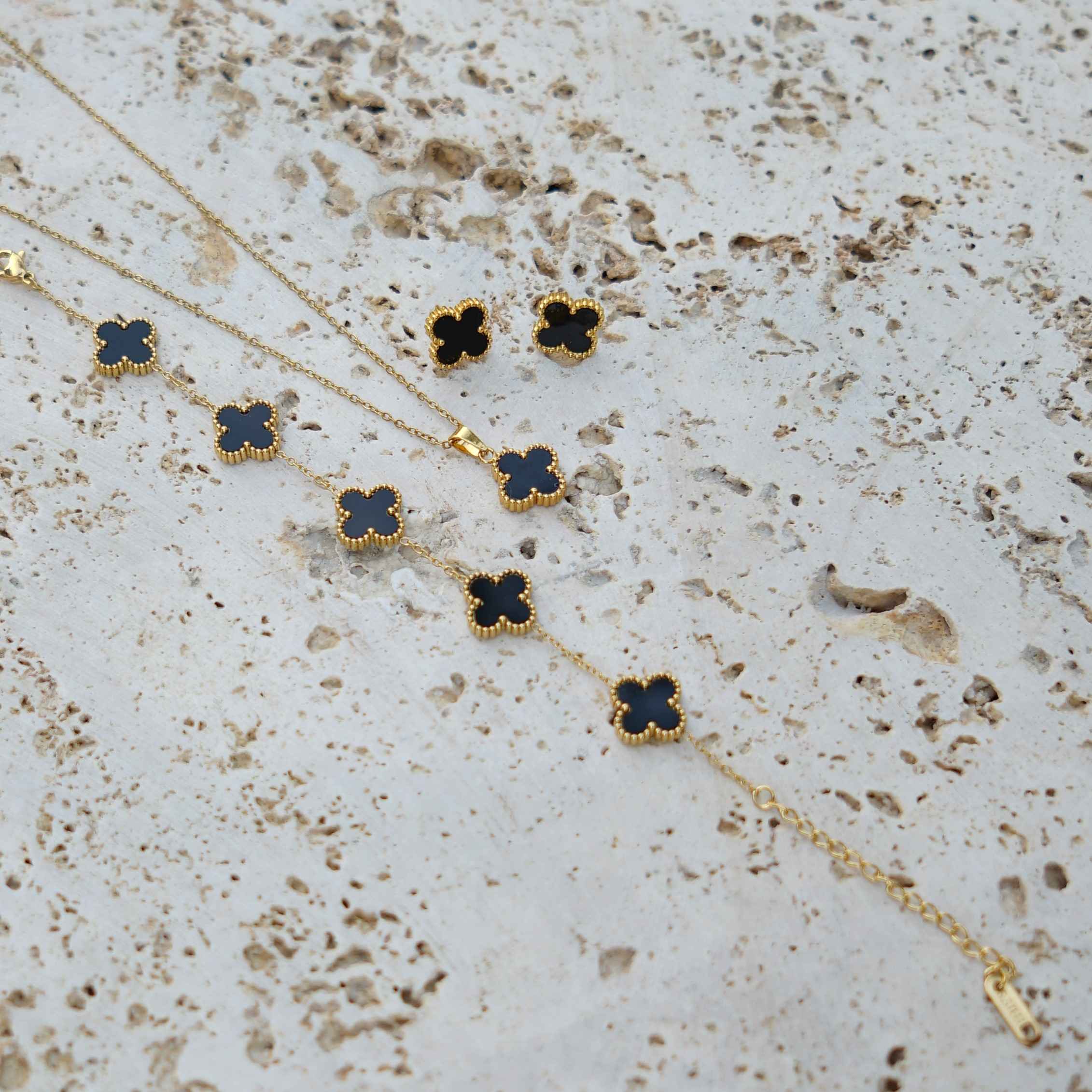 Black Clover Jewellery Set - Sohu Lifestyle