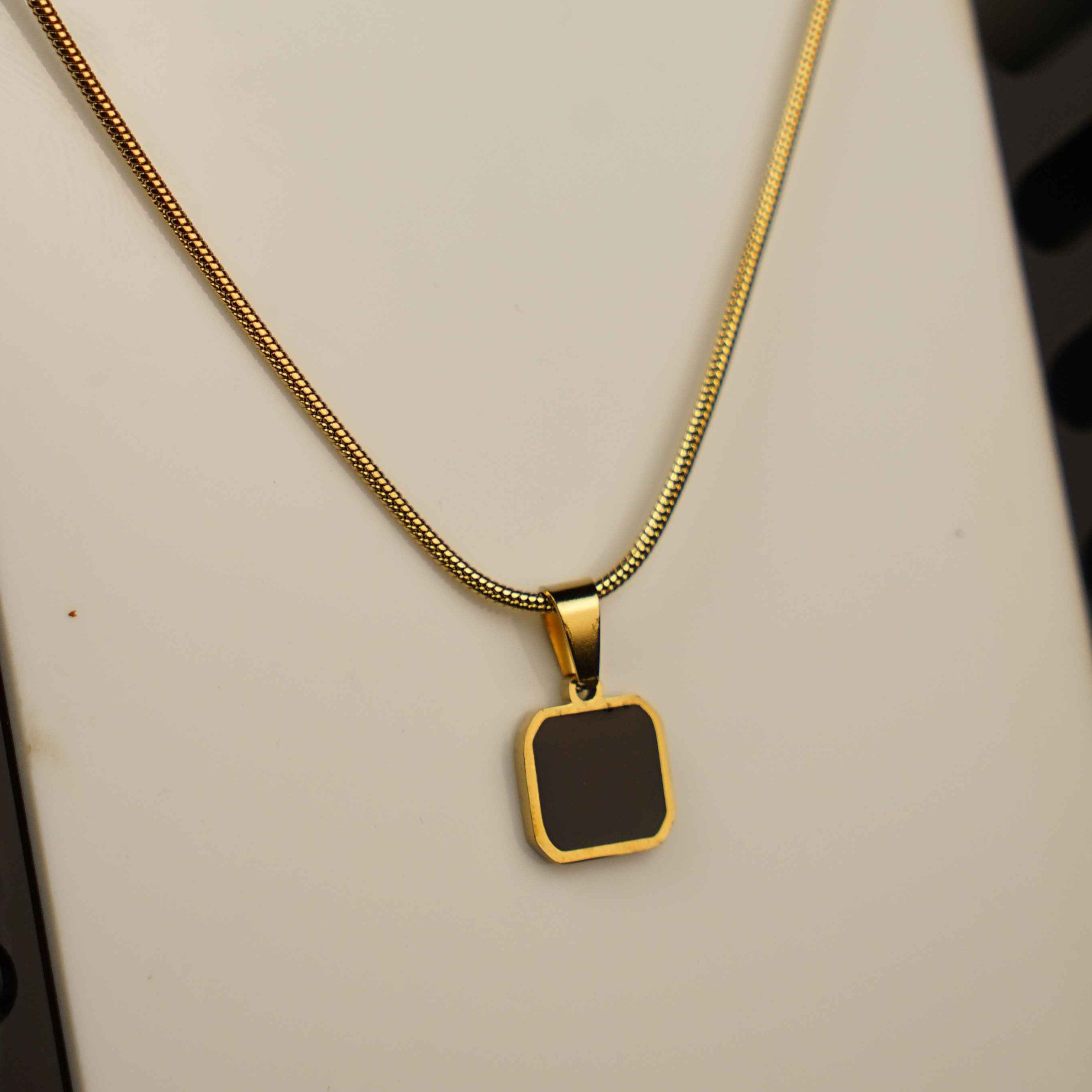 Gold Square Shine Black Stone Pendent - Sohu Lifestyle